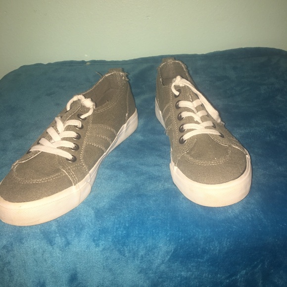 Green sneakers - Picture 1 of 2